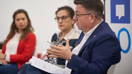 Momento de una de las intervenciones de Carlos Medrano en el foro DN en Vivo sobre vivienda
