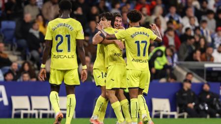 Los futbolistas del Villarreal celebran uno de los goles contra el Espanyol