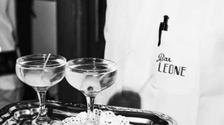 Un camarero del Bar Leone