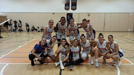 Las jugadoras del Osés Construcción celebran la victoria ante el Lima-Horta
