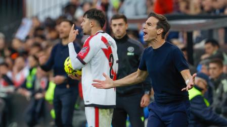 El entrenador del Rayo Vallecano, Íñigo Pérez
