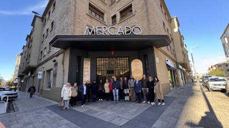 Algunos de los integrantes de la nueva Asociación Foro II Ensanche en defensa del mercado