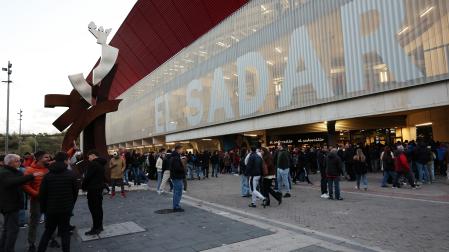 *A: JOSE CARLOS CORDOVILLA *F: 27-10-2025 *P: *L: PAMPLONA *T: REPORTAJE ENTRADA AL CAMPO DEL SADAR. FUTBOL OSASUNA - CELTA DE VIGO.