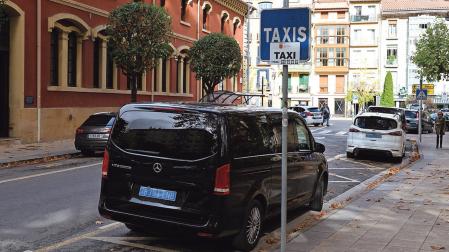 Parada de taxis en Estella, junto al Bar el Ché y frente al Ayuntamiento de la ciudad