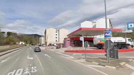 El atropello se ha producido a la altura de la gasolinera de la calle Zaldu