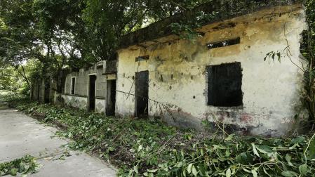 Fotografía del 5 de noviembre de 2025 que muestra casas en ruinas en Armero (Colombia) /