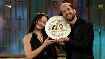 Rosalía junto a David Broncano en 'La Revuelta'