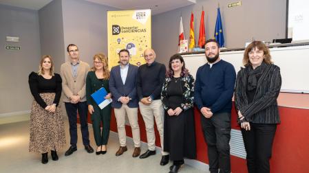 De izquierda a derecha: Mayte BrunValencia (directora de Servicio de Universidad del Gobierno de Navarra); Martín Larraza Kintana (vicerrector de Investigación de la UPNA), Belén Galindo Lizaldre (responsable de Comunicación del Grupo La Información), Alejandro Toquero (alcalde de Tudela), Noe Rivas (Seosve), Pedro Berrueta (MACATudela), y Estefanía Nicolás (directora de Marketing de Diario de Navarra)