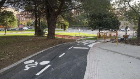El carril bici entre la Misericordia y la Plaza de los Fueros