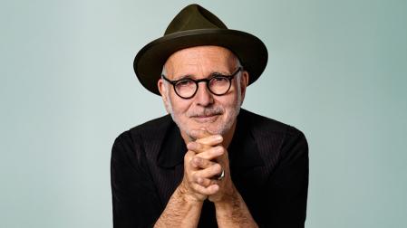 Imagen promocional de la gira de arenas del pianista Ludovico Einaudi