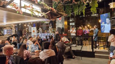 Presentación de la hamburguesa ReyNA de Kabo y Vault