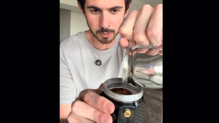 Berni el del Café, durante su explicación