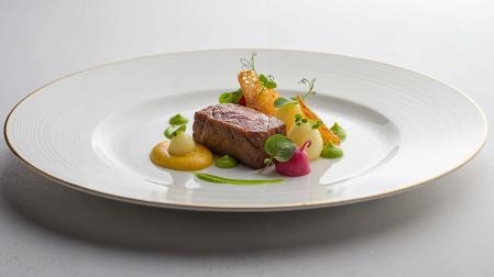 Pamplona ofrece a los amantes de la gastronomía una variada oferta que va desde locales históricos hasta propuestas vanguardistas apoyadas en la huerta navarra y sus vinos