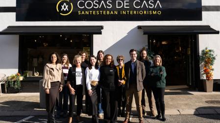 Las responsables de Santesteban Interiorismo, Plazaolako denda y Panpoxa durante la visita del director general Ezcurra a sus comercios de Santesteban, acompañados por personal técnico de CEIN y Cederna-Garalur