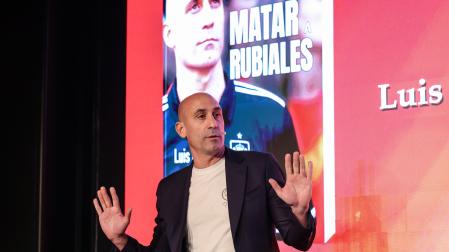 El expresidente de la Real Federación Española de Fútbol (RFEF), Luis Rubiales, durante la presentación este jueves en Madrid del libro 'Matar a Rubiales'