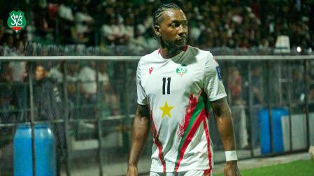 El rojillo Sheraldo Becker, en un partido anterior con la selección de Surinam
