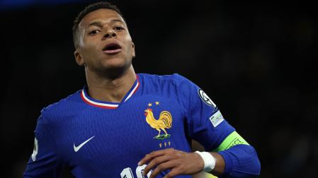 Kylian Mbappé, con la selección de Francia, durante el partido contra Ucrania en Saint Denis