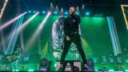 El cantante Dani Martín, durante su concierto en el Movistar Arena dentro de su gira ‘25 P*t*s Años’ /