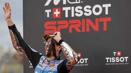 Álex Márquez celebra su victoria en la carrera al esprint del Gran Premio de la Comunidad Valenciana de MotoGP