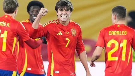 Gonzalo García celebra un gol con la selección española sub-21 /