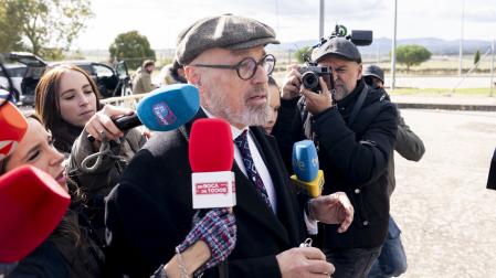 El abogado de Santos Cerdán, Jacobo Teijelo, a su llegada a la prisión de Soto del Real