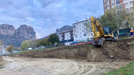 Detalle de las obras de adecuación de un punto limpio en Irurtzun.