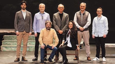Pepe Hannan, David López, José  Antonio Irastorza (sentado), Luis Miguel  Alonso (de pie), Inés Ballester, Iñigo Laborería y Javier Echarri /