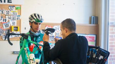 Los ciclistas del Kern Pharma han aprovechado estos días para hacer ajustes.