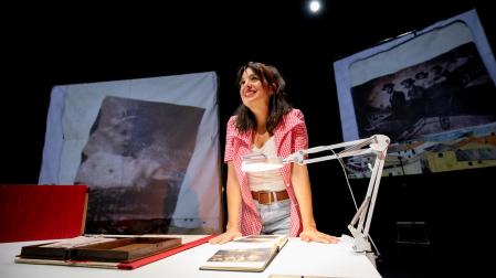 La actriz tafallesa Adriana Salvo, en un momento de la obra