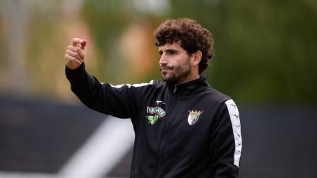 El técnico Héctor Urquía, en un duelo anterior