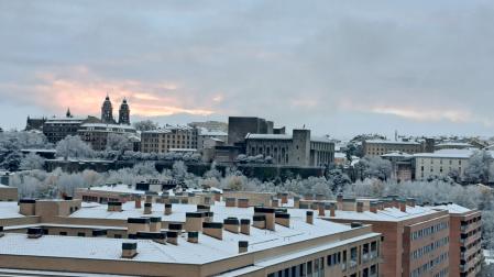 Catedral de Pamplona y Casco Viejo cubiertos de blanco tras la nevada del pasado 21 de noviembre.
