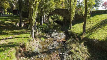 Puente sobre el río Sadar a su paso por Pamplona