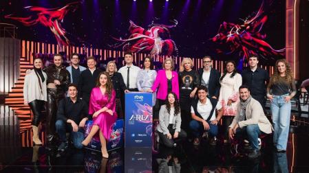 Foto de familia en la presentación de 'ARIA, locos por la ópera'