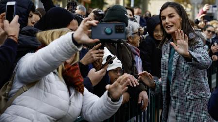 Doña Letizia se hizo un gran número de selfis, sobre todo en su despedida /