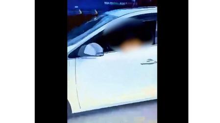 Graba a su hijo de 10 años al volante en Irun y sube el vídeo a redes sociales