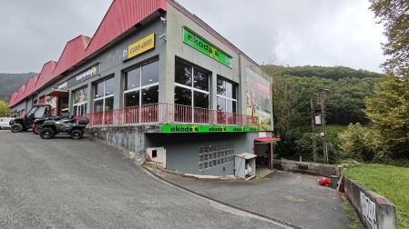 Nave comercial/industrialcon vivienda en Bera