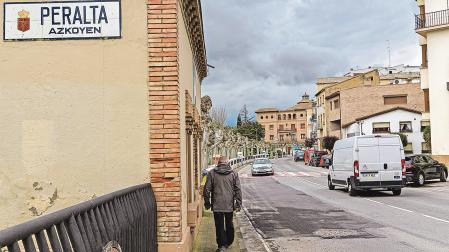 Entrada a Peralta desde la zona del puente en una imagen de archivo