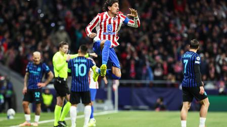 Jose Maria Gimenez celebra el tanto anotado en el descuento que daba la victoria al Atlético de Madrid contra el Inter de Milán