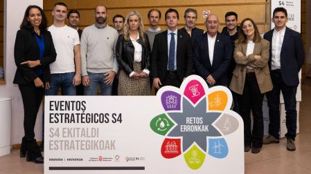 El consejero Mikel Irujo y la directora general, Garbiñe Basterra, junto a los ponentes del evento celebrado en la sede de EVENA en Olite