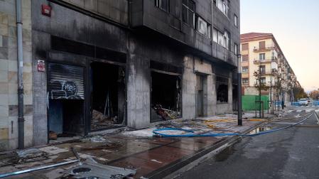 Estado en el que ha quedado el bazar tras el incendio ocurrido este miércoles en la Rochapea
