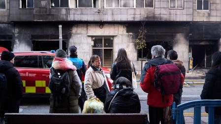 Fotos del incendio en un bazar de la avenida Marcelo Celayeta de la Rochapea