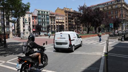 *A: JOSE CARLOS CORDOVILLA *F: 09-06-2025 *P: *L: PAMPLONA *T: PLAZA DE SAN FRANCISCO. VEHICULOS EN CASCO ANTIGUO. LOS VEHICULOS SIN ETIQUETA AMBIENTAL SALVO RESIDENTES, NO PODRAN ENTRAR AL CASCO ANTIGUO DE PAMPLONA DESDE EL 1 DE ENERO
