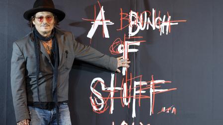 Johnny Depp, en la inauguración de su exposición 'A bunch of stuff' (Un montón de cosas) en Tokio