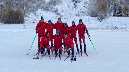 El grupo de siete esquiadores y dos técnicos navarros que han competido en Bessans
