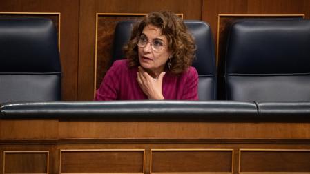 La vicepresidenta primera y ministra de Hacienda, María Jesús Montero, durante la sesión plenaria de este jueves en el Congreso de los Diputados
