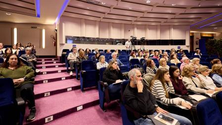 Público asistente al I Congreso 'Coparentalidad positiva: Validando sus emociones', en el Colegio de Médicos de Pamplona.