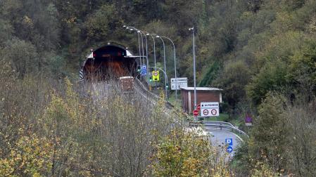 Imagen parcial obtenida desde el puerto de Belate de la boca norte del túnel de Almandoz.