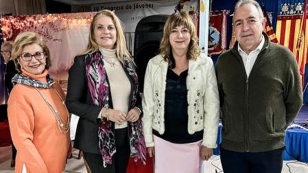La vicepresidenta del Gobierno de Navarra, Ana Ollo, junto a la directora general de Acción Social y Territorios del Ayuntamiento de Valencia, Francisca Rosa Sampol (1ª izda.); y el presidente de la Euskal Etxea Artea, Nicolás Ibarra