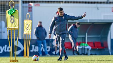 Alessio Lisci en Tajonar durante el entrenamiento previo al partido de Copa del Rey contra el CD Ebro