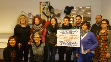 Miembros de Sakanako Dendak en una campaña anterior de Navidad.